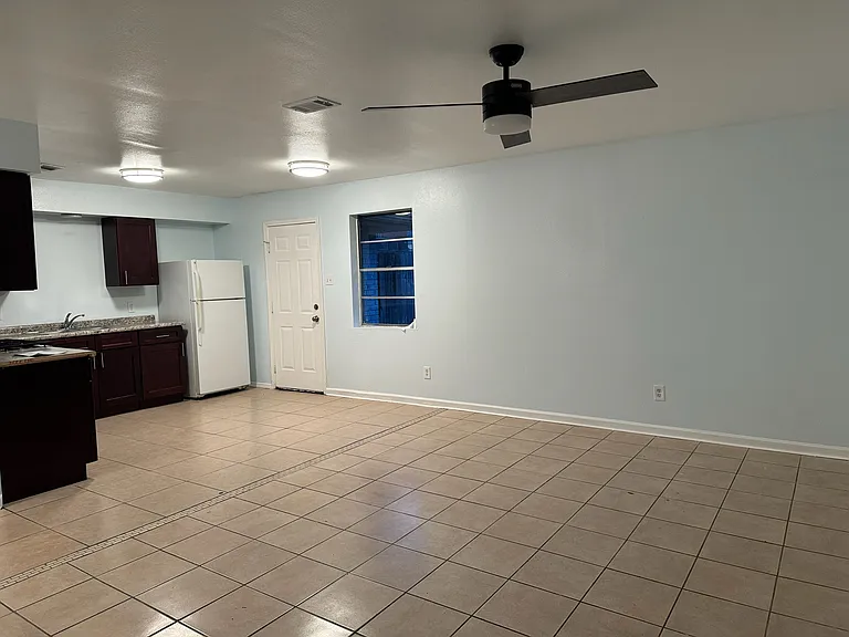 411 E Solidell St — Photo 5