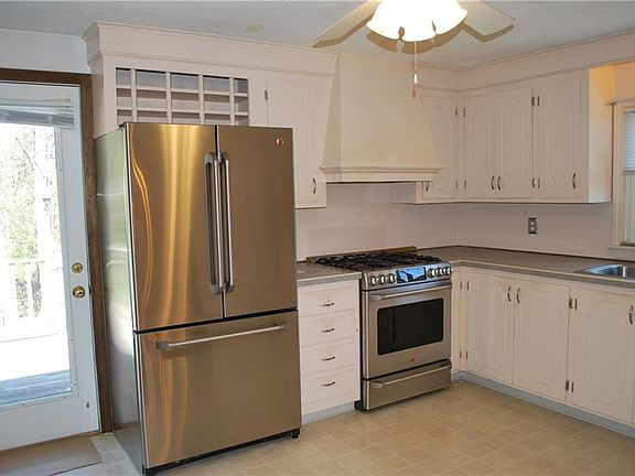 2nd image of 3 Carriage Way