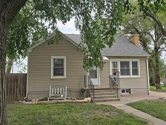 2nd image of 749 E Oakdale Ave