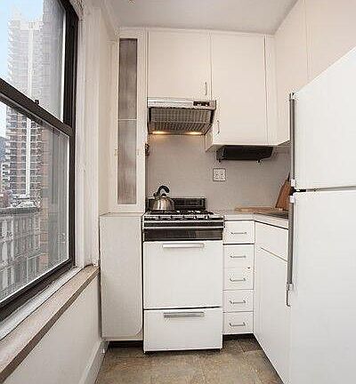 4th image of 319 E 50th St APT 6C