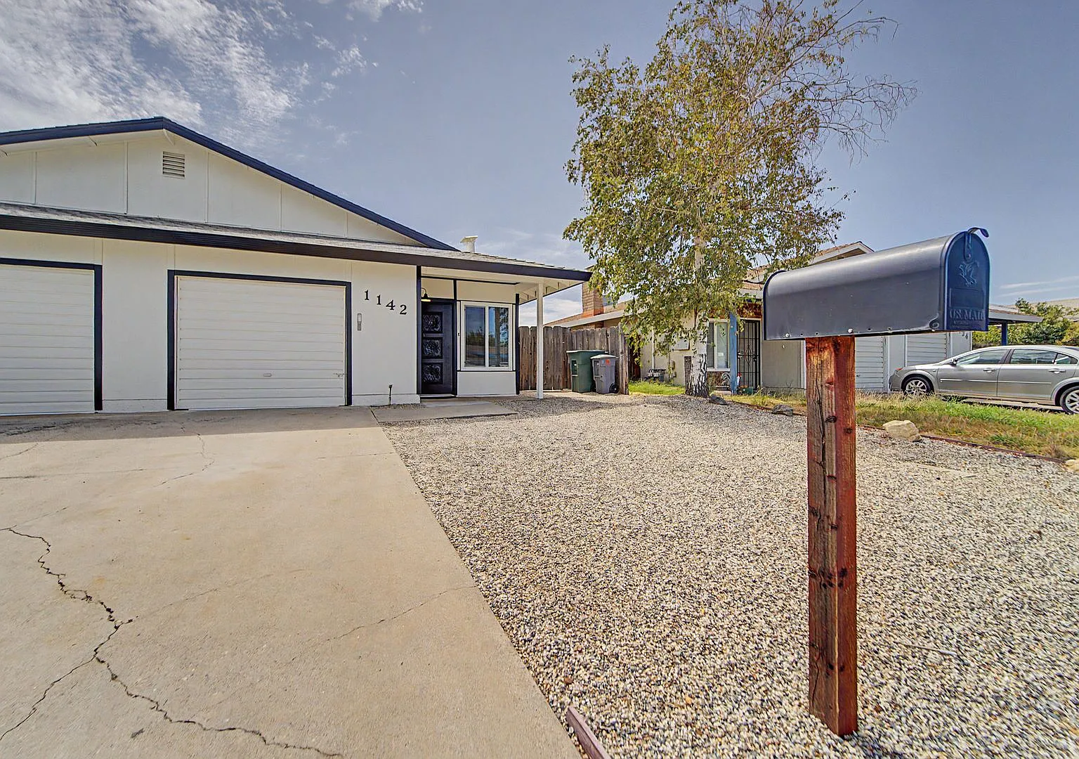 Charming 2 Bedroom Duplex with Garage & Backyard in Marysville! — Photo 1