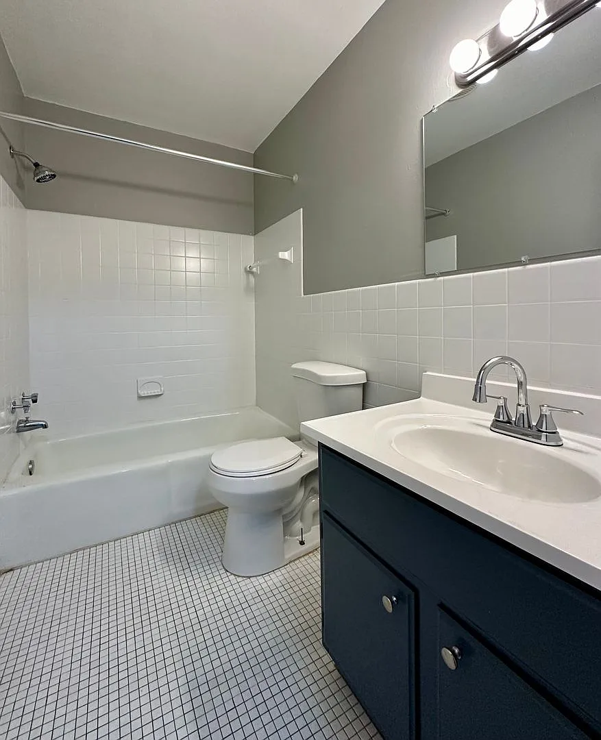 1315 Dowling Ave N — Photo 2
