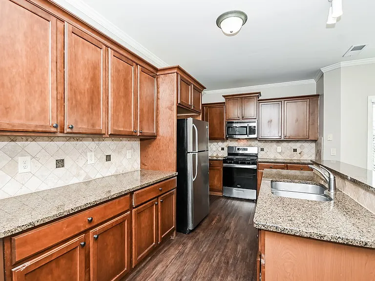 717 Midway Ave — Photo 11