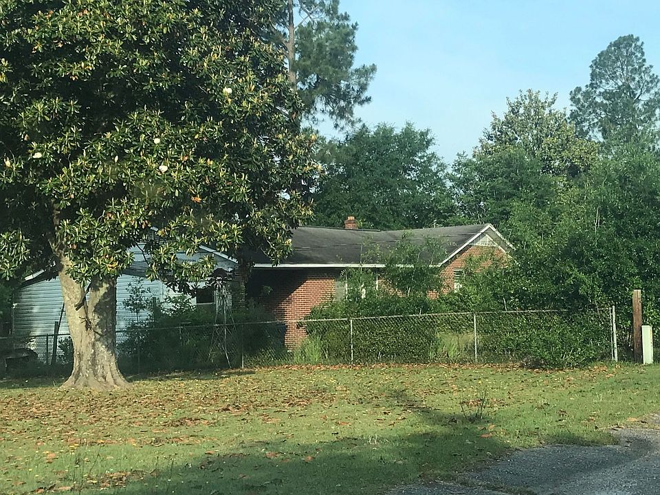 2nd image of 425 Marilyn St