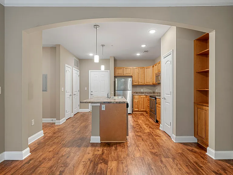 Mount Victor Olde Towne Luxury Apartments — Photo 37