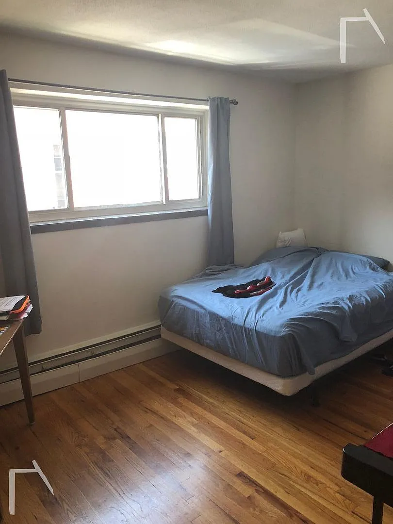 Charming 2 Bedroom-No Broker Fee — Photo 4