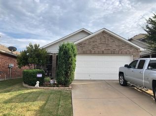 2112 Charmion Ln, Fort Worth, TX 76131