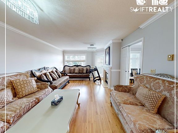 02_204-121-29_Street_W_Luxury_Living_09262024