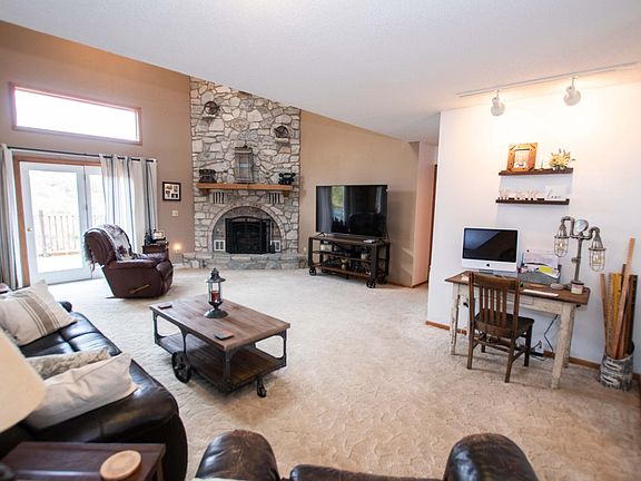 3rd image of 1510 Sky View Dr