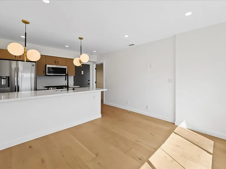 1210 Larrabee St #2 — Photo 5