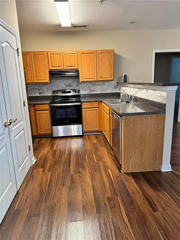 3 bed, 2.0 bath, 1140 sqft, $1,700 — Photo 4