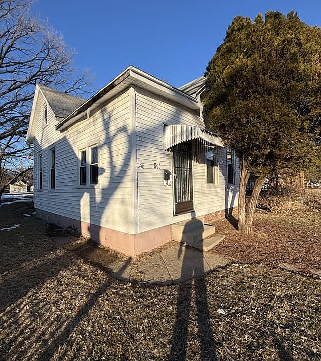 1st image of 911 W Hurlburt St