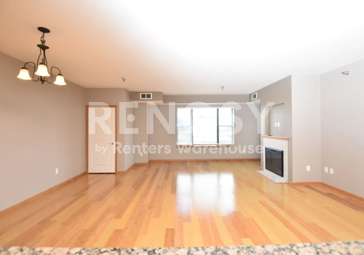 Stunning 1 Bedroom 1 Bathroom in Saint Louis Park! — Photo 4
