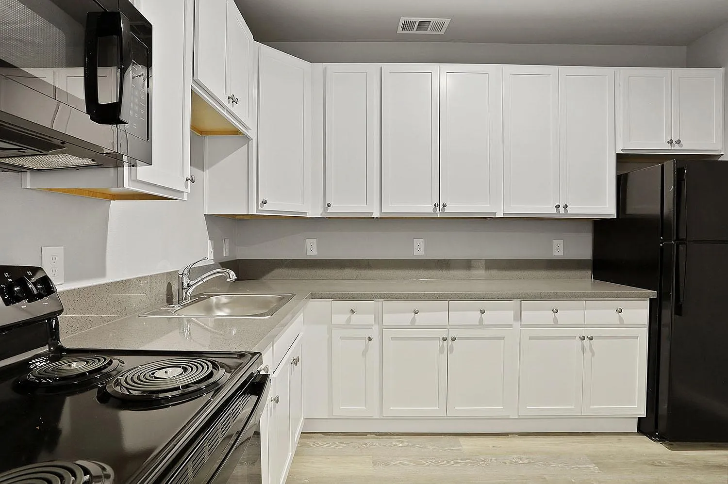 500 E Main — Photo 3