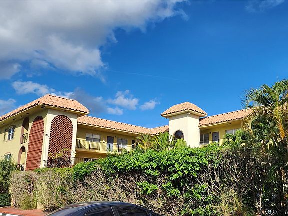 2nd image of 1100 NE 9th Avenue #308
