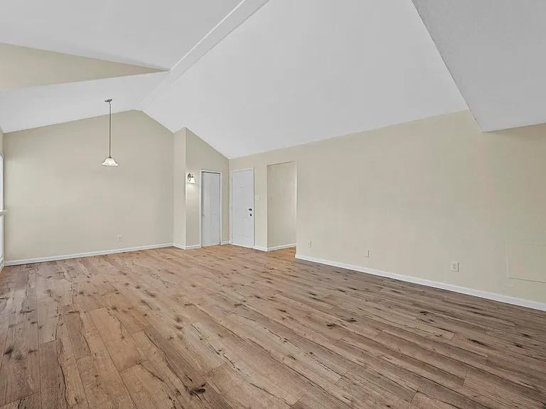 6005 Dooley Dr — Photo 4