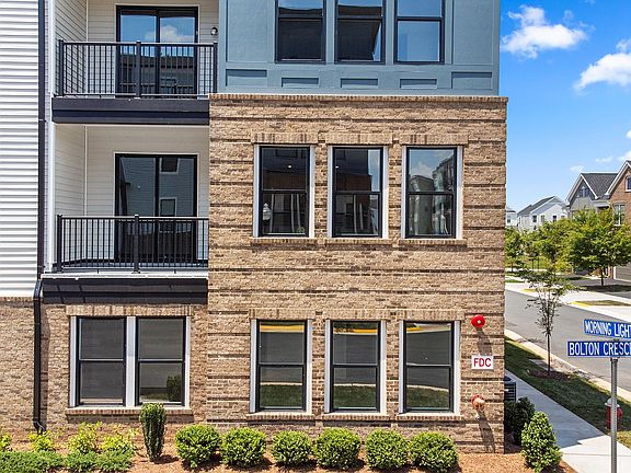 4th image of 23679 Bolton Cres #12-201