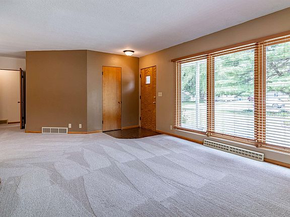 5th image of 3908 Hillside Dr
