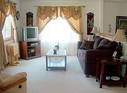 Spacious Carpeted Living Room