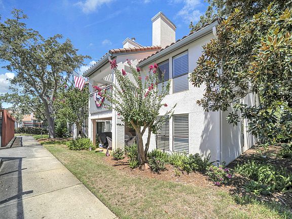4th image of 20 Forest Hills Ln #20F
