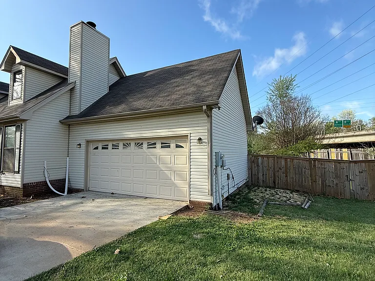 1103 Sandy Springs Rd NW — Photo 2