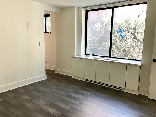 Rented by Tabak Real Estate | media 18