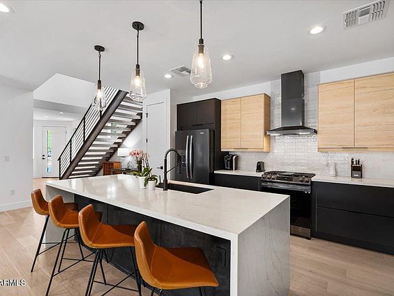 3rd image of 220 W MONTEROSA Street