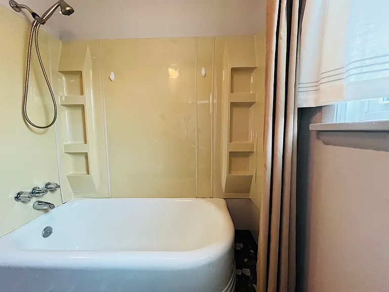 703 Laura St — Photo 13