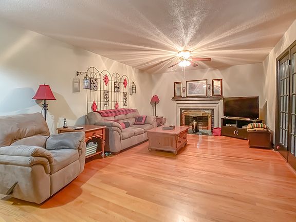 4th image of 1208 Lombardy Ct