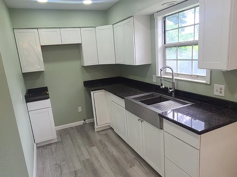 1341 Gordon St — Photo 6