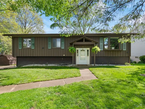 370 Applegrove St NE, North Canton, OH 44720