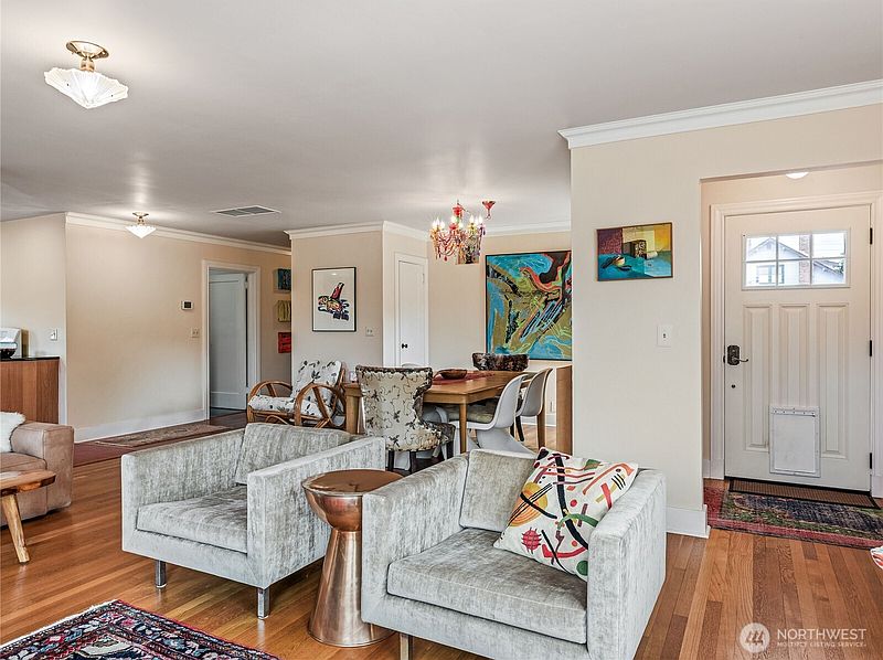 2nd image of 1520 Lawrence