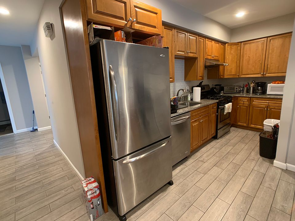 1st image of 115 Glenville Ave #115