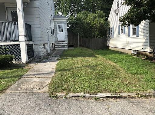 3rd image of 129 Ashland Ave