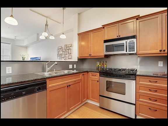 3rd image of 530 4th Ave W