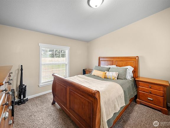 5th image of 18911 Joselyn Street SW