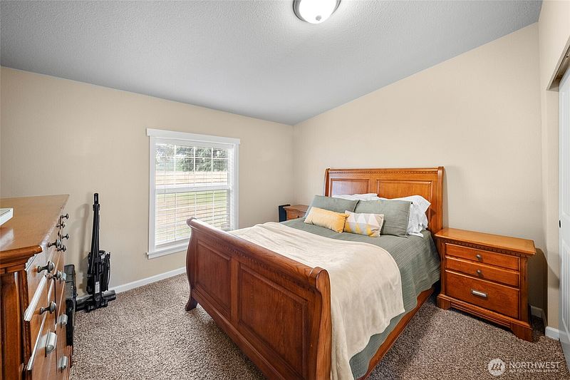 5th image of 18911 Joselyn Street SW