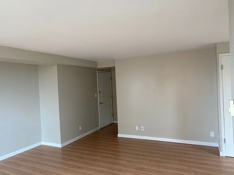 2020 Building — Photo 16