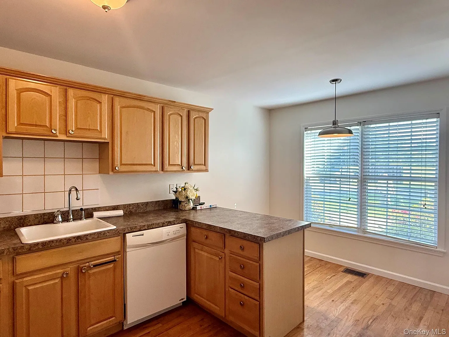 2 bed, 2.5 bath, 1495 sqft, $3,250 — Photo 4