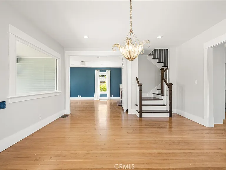 390 N Cambridge St — Photo 4