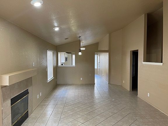 2nd image of 5586 Greenoaks Dr