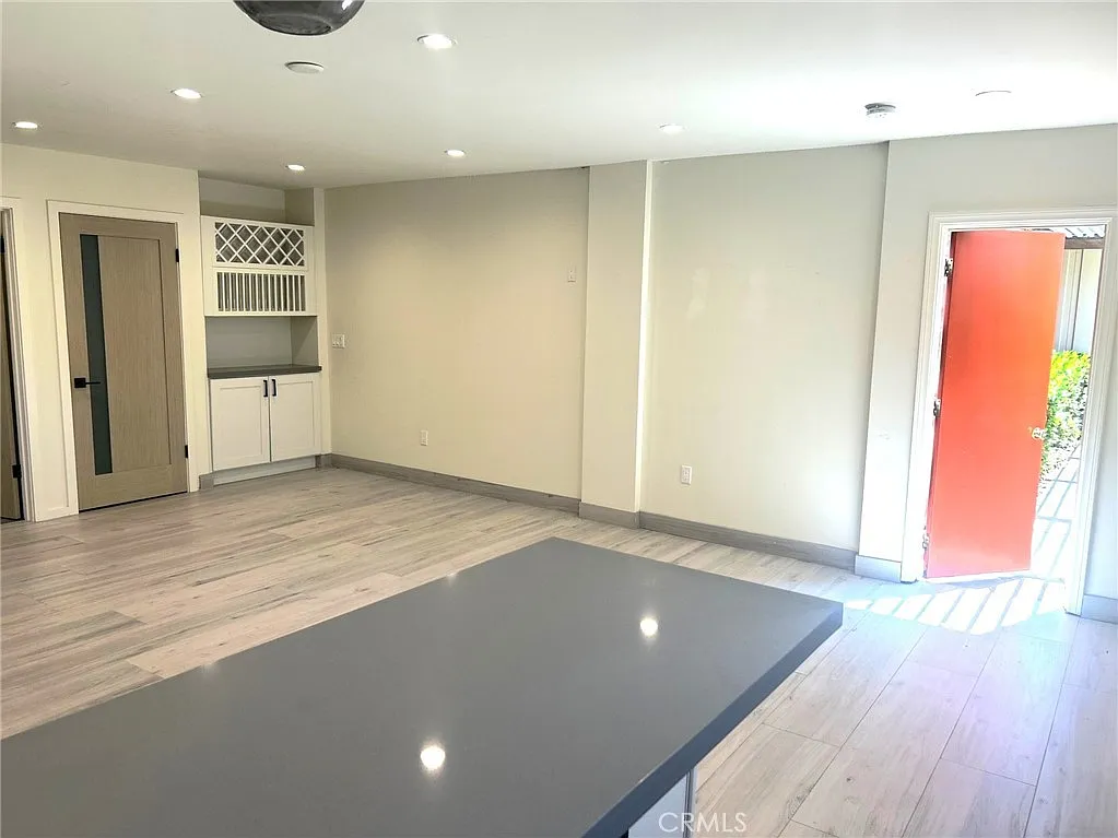 Studio, 639 sqft, $1,800 — Photo 4