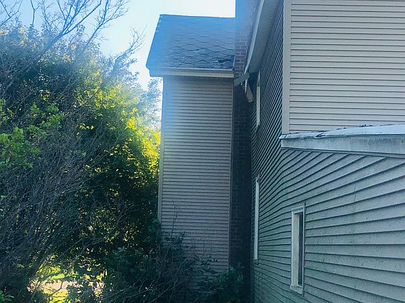 4th image of 1103 N Washington St