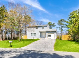 371 S River Rd, Calverton, NY 11933