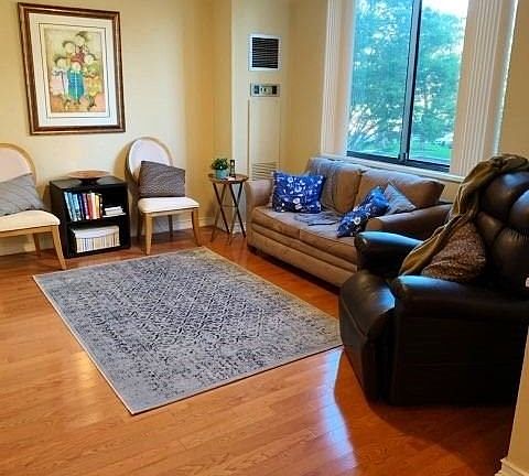 3rd image of 26910 Grand Central Pkwy APT 3H