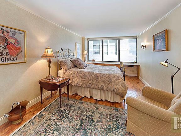 4th image of 301 E 45th St APT 6B