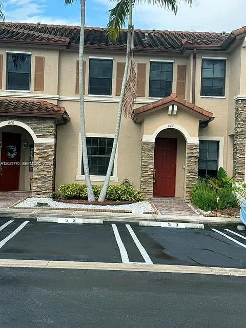 2 bed, 2.5 bath, $2,300 — Photo 2