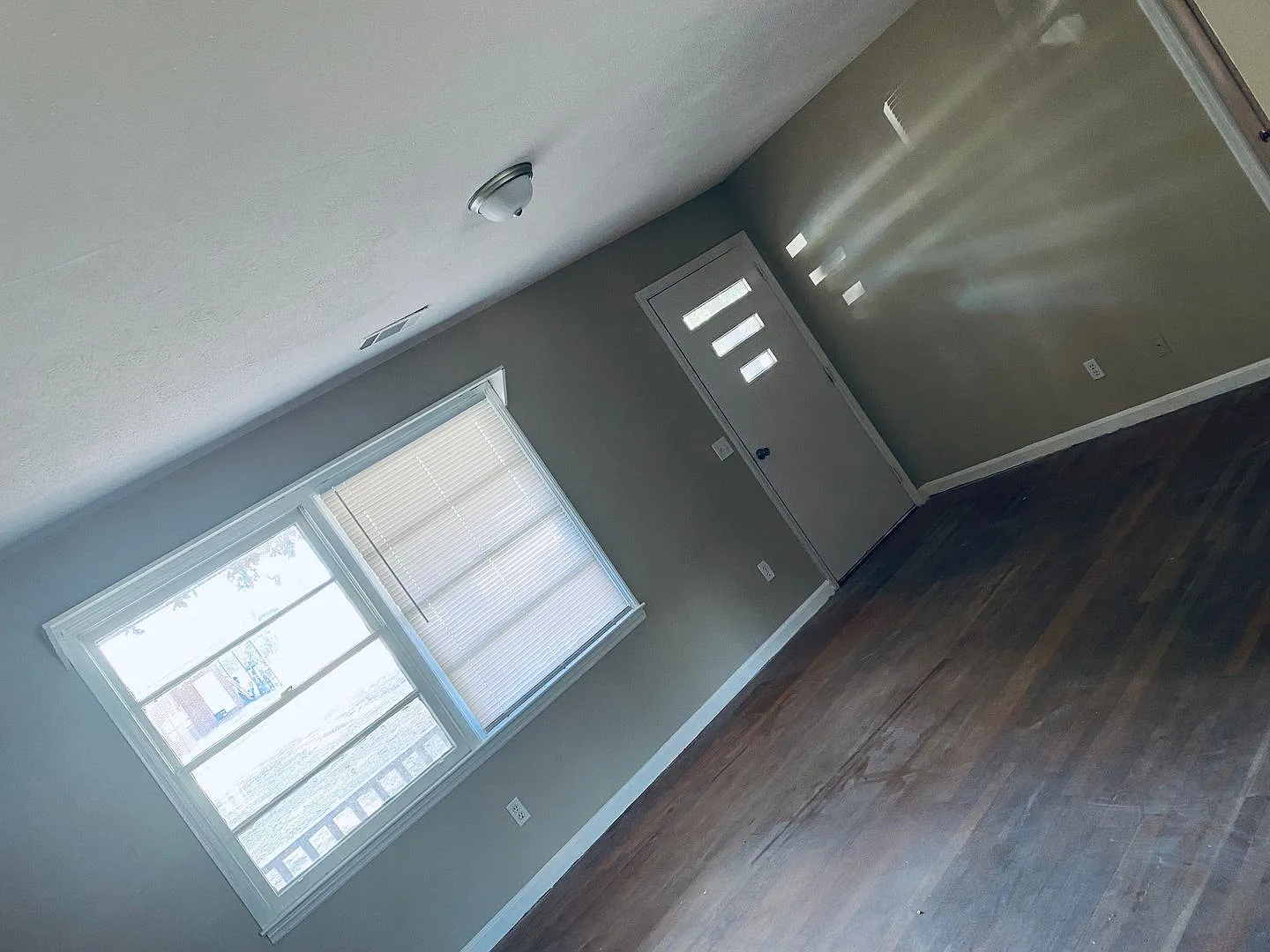 3 Bed 1 Bath House — Photo 3