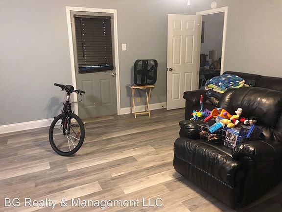 4th image of 421 Breton Dr
