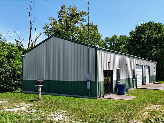 2nd image of 801 E 8th St